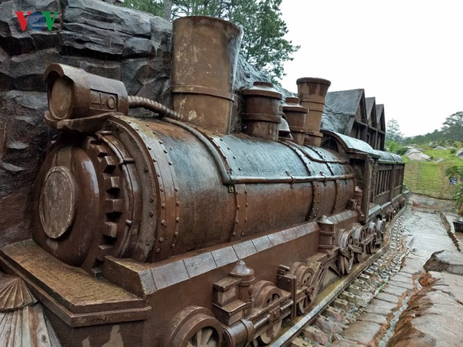 Hình ảnh xe lửa và nhà ga Đà Lạt.