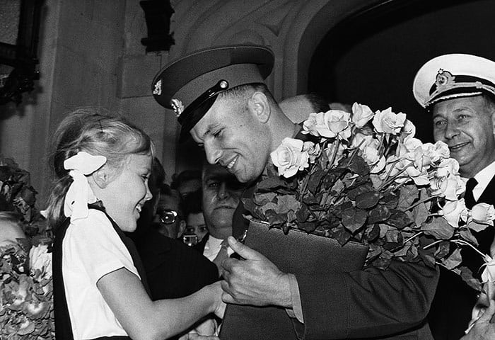 Trong số 20 tình nguyện viên tham gia khóa đào tạo bí mật trên, Yuri Gagarin từng bước vượt qua quá trình tuyển chọn và có tên trong danh sách 6 người cuối cùng được lựa chọn.