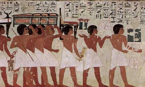 Nô lệ, người hầu thời Ai Cập cổ đại sợ những người cai trị qua đời hơn bất cứ điều gì. Nguyên nhân là vì họ có thể sẽ bị đem chôn sống để có thể tiếp tục hầu hạ chủ nhân ở thế giới bên kia.