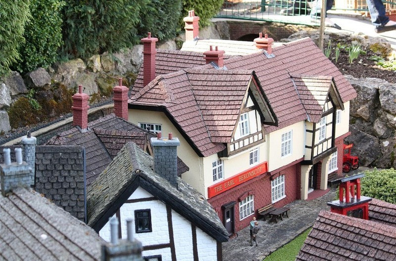 Ngôi làng Bekonscot được ông Callingham sáng tạo dựa theo trí tưởng tượng của bản thân.