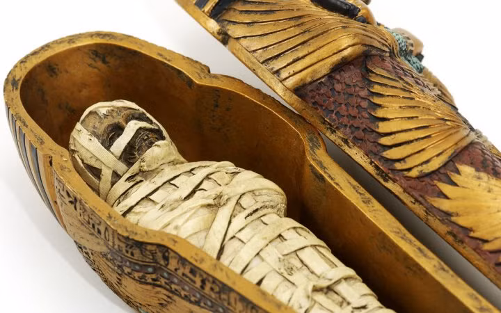 Xác ướp Ai Cập ẩn chứa nhiều điều bí ẩn đã được con người giải mã trong thời gian qua. Một điều thú vị là trong quá trình ướp xác, người Ai Cập thời xưa thỉnh thoảng sử dụng củ hành để lấp vào những chỗ khuyết trên cơ thể ví dụ như làm mắt giả.