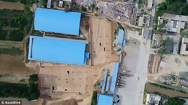 Bên cạnh thi hài của Tào Tháo, các chuyên gia còn tìm thấy một ngôi mộ nhỏ hơn ở gần gian chính trong khu lăng mộ được cho là Cao Ngang - con trai cả của Tào Tháo đã chết trận khi còn trẻ.