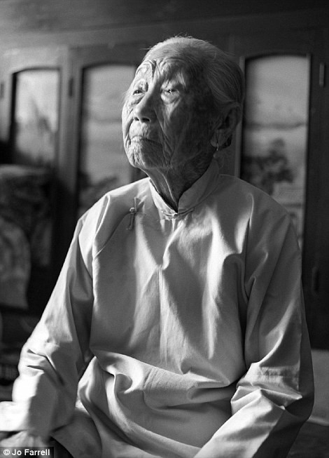 Bà Ping Yao ở tỉnh Sơn Tây cũng thực hiện tục bó chân từ khi còn nhỏ.