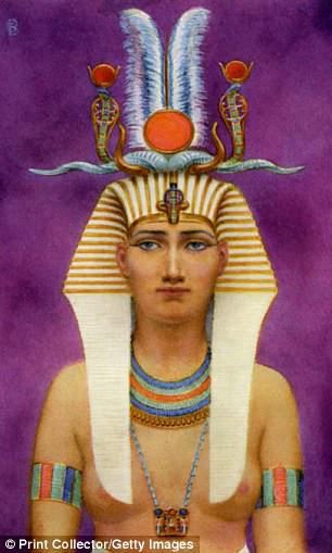 Trong nhiều tài liệu lịch sử, Hatshepsut vừa được miêu tả là Nữ hoàng vừa là một pharaoh quyền lực.