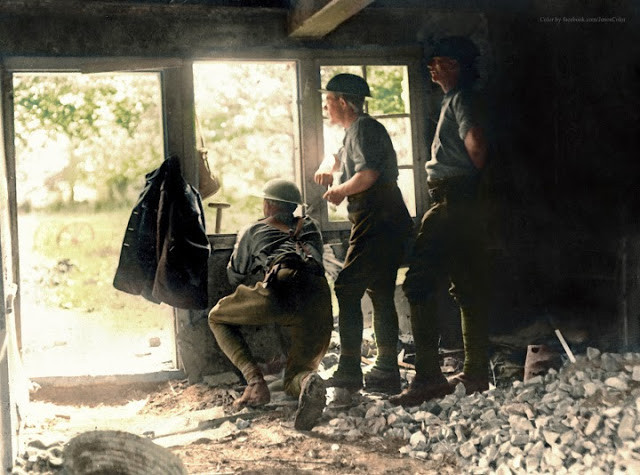 Ba binh sĩ chiến đấu tại Pháp hồi Thế chiến 1.