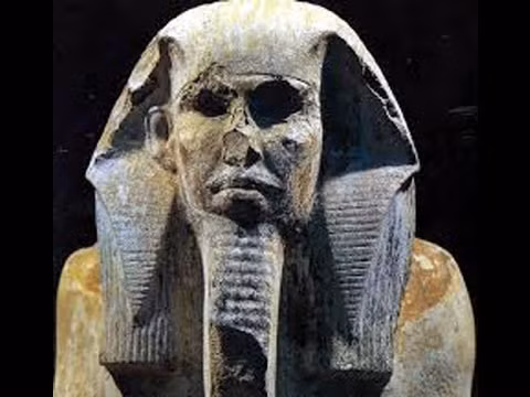 Pharaoh Pepi II tắm 3 lần mỗi ngày, thậm chí cả khi bị cảm cúm và khi đã thọ 94 tuổi vẫn duy trì thói quen này để có thể sống thọ.