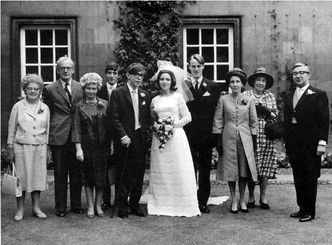 Jane Wilde luôn ở bên hỗ trợ, động viên Stephen Hawking theo đuổi đam mê với khoa học. Chuyện tình cảm của họ có bước tiến lớn khi hai người quyết định kết hôn năm 1965.