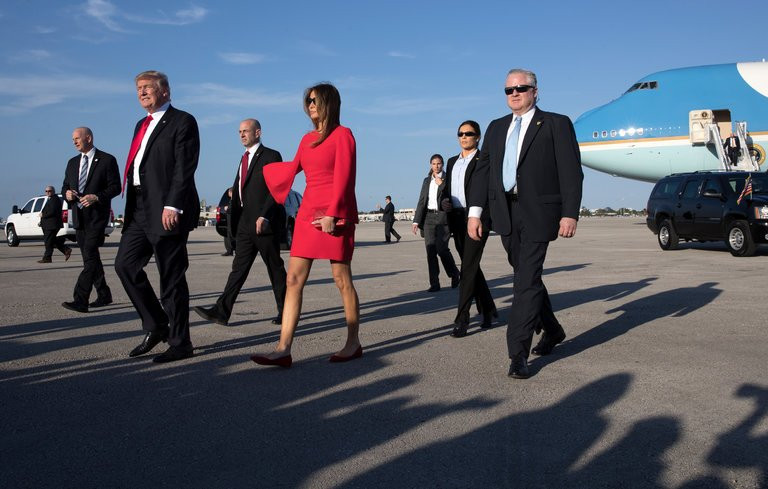 Với truyền thống trên, Tổng thống Donald Trump được đặt mật danh là "Ông Trùm" (Mogul).