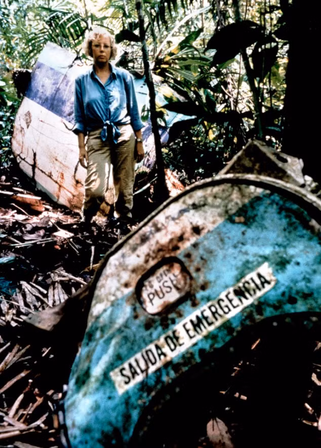 Trong chuyến bay định mệnh ấy, Juliane Koepcke, 17 tuổi và mang quốc tịch Đức, đi cùng mẹ đã may mắn sống sót khi máy bay rơi xuống đất.