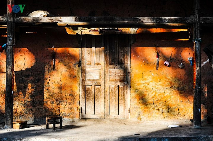 Hà Giang nơi bản làng còn là phút giây lưu luyến một vạt nắng trước hiên nhà giản dị và bình yên quá đỗi.