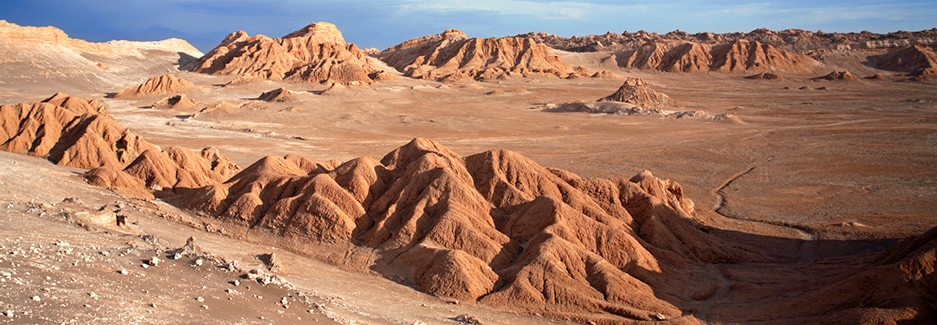 Nhiệt độ ở sa mạc Atacama vào mỗi thời điểm trong ngày có sự chênh lệch lớn. Vào buổi sáng, nhiệt độ khoảng 40 độ C trong khi vào ban đêm nhiệt độ giảm xuống còn khoảng 4 độ C.
