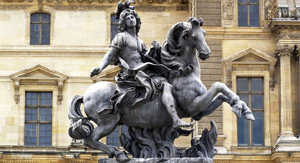 Mẹ của vua Louis XIV sắp đặt cuộc hôn nhân chính trị cho con trai với Maria Theresa - con gái của nhà vua Tây Ban Nha Philip IV.