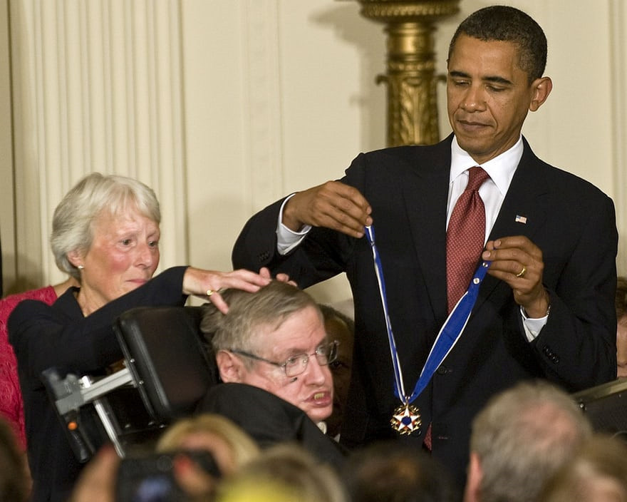 Nhà vật lý Stephen Hawking chưa từng giành giải Nobel dù có nhiều thành tựu trong nghiên cứu khoa học.