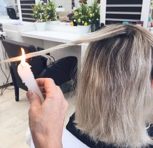 Cắt tóc bằng lửa. Khác cách cắt tóc truyền thống, cách làm đẹp này không sử dụng kéo để tạo kiểu mà dùng tới lửa để loại bỏ phần tóc thừa, ngăn ngừa tình trạng chẻ ngọn.