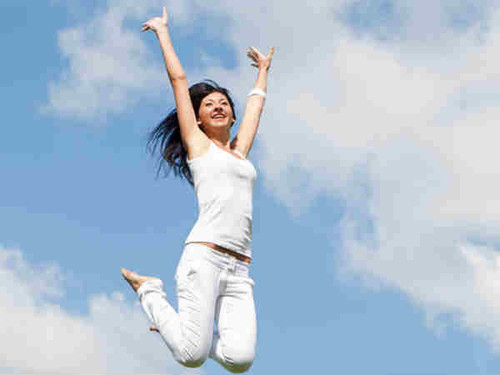 Cà phê còn là món đồ uống tuyệt vời cho ngày đông lạnh u ám. Không những ấm áp, cà phê đen nóng còn được ví như một liều thuốc chống trầm cảm cực tốt.