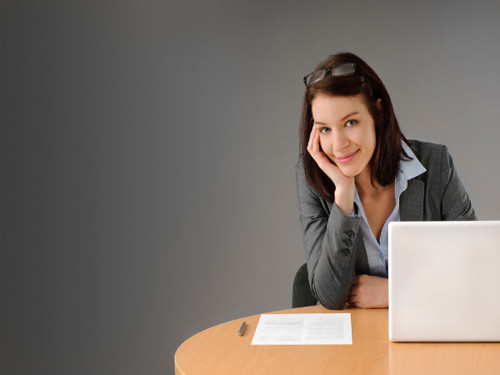 Nhờ khả năng tăng cường sức khỏe não bộ, người thường xuyên uống cà phê không đường có xu hướng thông minh hơn. Bạn có thể cảm nhận điều này một cách rõ rệt khi so sánh tâm trạng, khả năng tiếp thu trước và sau khi thưởng thức một tách cà phê.