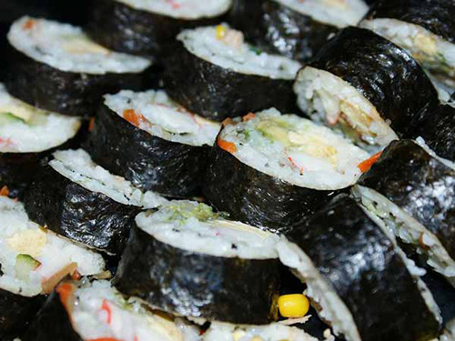 Trứng cá đen (caviar) giàu dinh dưỡng nên được nhiều người lựa chọn để chế biến món ăn. Tuy nhiên, trứng cá đen từng được cảnh báo có thể gây nguy hiểm do chúng thường sống ở các vùng nước chứa chất độc, ô nhiễm.