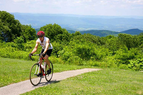 Ưu điểm vượt trội khác của đạp xe là bạn không cần mất quá nhiều thời gian để làm quen, thích ứng. Chẳng hạn, nếu muốn giảm cân với một môn thể thao đặc biệt như bơi lội, gym,… bạn phải có thời gian làm quen với bộ môn đó trong khi đạp xe thì khác. Hầu hết chúng ta có thể đạp xe ngay từ khi còn nhỏ.