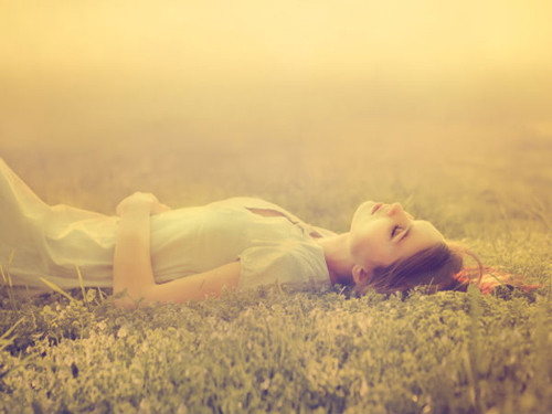 Gặp ác mộng. Ngoài việc giữ tinh thần thật thoải mái, dùng một đôi tất ẩm khi đi ngủ cũng mang lại khả năng ngăn ngừa những cơn ác mộng hỏi thăm. Hiện các nhà khoa học chưa thể giải thích cặn kẽ nguyên nhân tại sao tất ẩm lại làm nên điều kì diệu này song hiệu quả của chúng được nhiều người công nhận.