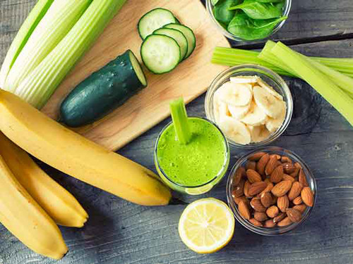 Trong khi đó, cải xoăn giàu mangan, đồng, chất xơ, canxi, kali, vitamin B, vitamin C, E, A và K. Khi được kết hợp với hạnh nhân chứa nhiều chất chống oxy hóa, cơ thể có khả năng hấp thu dưỡng chất trong cải xoăn tốt hơn.