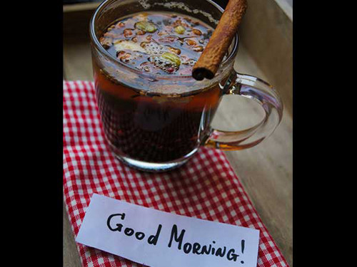 Chuyên gia dinh dưỡng khuyên nên kết hợp hạt tiêu đen với trà xanh để đạt được mục đích giảm cân và chống ung thư. Sự kết hợp này bắt nguồn từ việc hạt tiêu chứa piperine (chất quyết định mùi hạt tiêu) giúp cơ thể hấp thu các chất chống oxy hóa trong trà xanh như epigallocatechin – 3 – gallate (EGCG) tốt hơn.