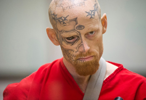 Khó có thể giữ bình tĩnh khi đối diện người đàn ông này. Được biết, Jason Barnum đã thử sức với phương pháp xăm lòng trắng mắt để có vẻ bề ngoài cực dị. Hiện Jason đang chịu án phạt 22 năm tù với tội danh trộm cắp, dùng súng tấn công cảnh sát.