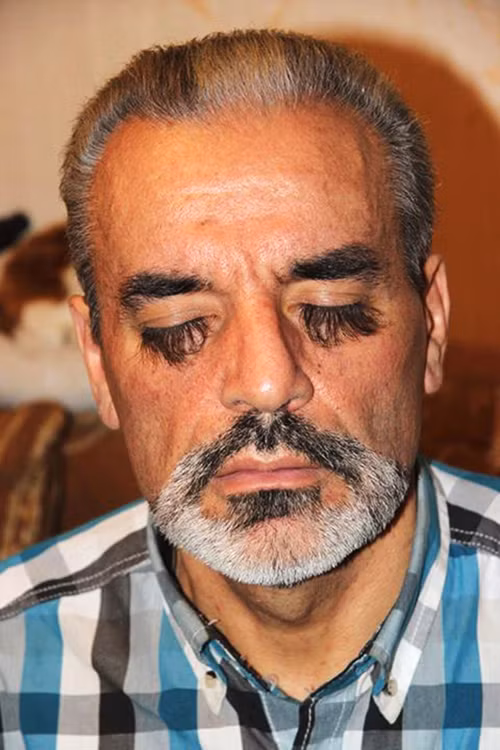 Gặp mặt Valery Smagliy bạn sẽ vô cùng ngạc nhiên với hàng mi dài 7,62cm. Để có hàng mi siêu ấn tượng, người đàn ông Ukraina cho biết ông phải áp dụng thực đơn ăn uống đặc biệt trong thời gian dài.