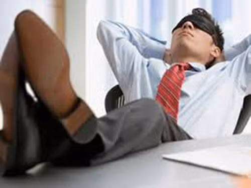 Nhiều người nhầm tưởng làm việc ít giúp họ không phải mất sức nhiều, khỏe khoắn hơn. Thực tế, lười biếng mùa lạnh không giúp tốt hơn mà còn khiến bạn ngày càng cảm thấy tồi tệ do cơ bắp ít được vận động, khả năng lưu thông máu kém.