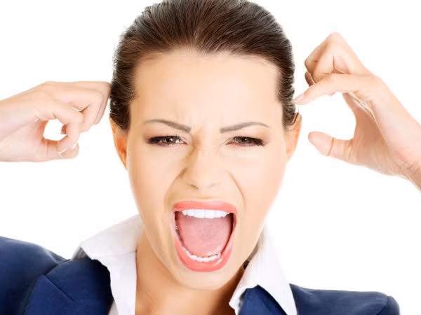 Bạn cũng dễ bị căng thẳng khi lười vận động. Trong khi đó, stress được xem là “sát thủ thầm lặng”, ảnh hưởng đến toàn bộ cơ thể. Tình trạng chỉ có thể cải thiện khi lượng hormone endorphins vui vẻ được sản xuất; làm giảm thiệt hại do stress gây ra.