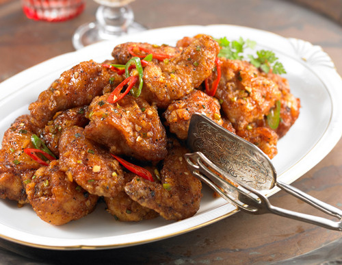 Cắt (thái) các loại thực phầm với kích thước nhỏ hơn. Theo một nghiên cứu tại Đại học bang Arizona (Mỹ), việc chia nhỏ thức ăn hơn bình thường sẽ tạo cảm giác thức ăn nhiều hơn, do đó bạn thường có xu hướng cảm thấy “hài lòng”. Điều này đặc biệt đúng với bít tết, khoai tây chiên, bánh mỳ,..