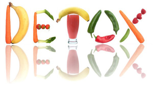 Thanh lọc để giảm cân. Theo chuyên gia Dana Angelo Whiet, gan và thận làm nhiệm vụ giải độc cơ thể. Bạn không cần tác động để làm sạch bằng cách cắt giảm calo, nhịn ăn hay uống thật nhiều nước bởi điều đó có thể làm hỏng hệ tiêu hóa. Ăn uống khoa học kết hợp kiên trì luyện tập mới thực sự là cách giảm cân lâu dài.