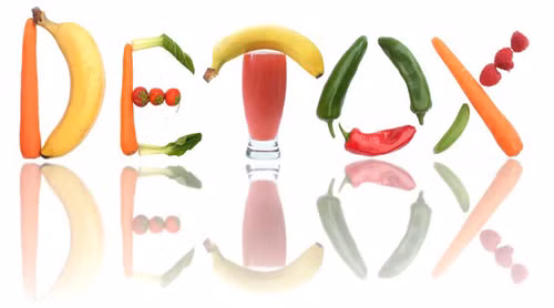 Thanh lọc để giảm cân. Theo chuyên gia Dana Angelo Whiet, gan và thận làm nhiệm vụ giải độc cơ thể. Bạn không cần tác động để làm sạch bằng cách cắt giảm calo, nhịn ăn hay uống thật nhiều nước bởi điều đó có thể làm hỏng hệ tiêu hóa. Ăn uống khoa học kết hợp kiên trì luyện tập mới thực sự là cách giảm cân lâu dài.