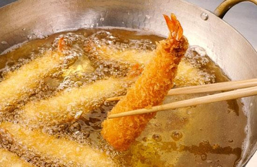 Bạn nên ưu tiên nạp năng lượng bằng cách ăn yến mạch, ngũ cốc, trái cây, rau xanh; tránh các đồ ăn vặt, thực phẩm chế biến và đồ rán.