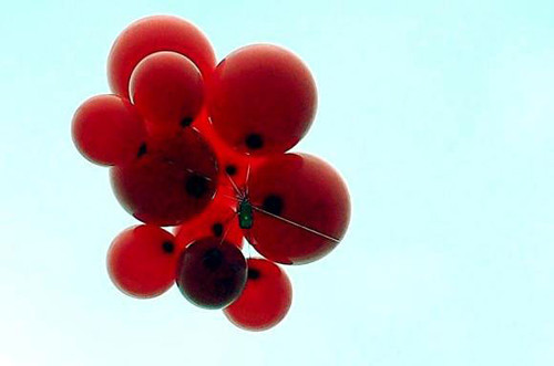 Phát hiện ung thư qua một giọt máu. Vào tháng 11, các nhà nghiên cứu tại Đại học Umea (Thụy Điển) công bố phương pháp thử nghiệm ARN tiểu cầu của máu ngoại vi, thông qua đó có thể phát hiện, phân loại và xác định vị trí ung thư trong cơ thể bằng cách phân tích mẫu máu tương đương chỉ với một giọt máu. Phương pháp này đạt độ chính xác xét nghiệm 96%, độ chính xác tiến hành phân loại bệnh ung thư đạt 71% đối với những bộ phận cơ thể như phổi, vú, tuyến tụy, não, gan, đại tràng và trực tràng.