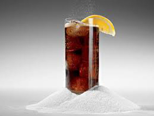 Soda dành cho người ăn kiêng vẫn có thể khiến bạn phát phì. Sử dụng soda thường xuyên khiến bạn dễ phát phì do chúng chứa chất ngọt nhân tạo. Tuy nhiên, ngay cả soda dành cho người ăn kiêng vẫn tiềm ẩn nguy cơ béo phì, béo bụng hoặc các vấn đề về tim mạch.