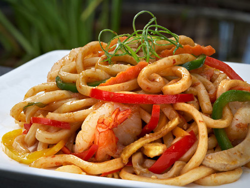 Dầu rán cùng chất béo động vật từ món ăn chứa nhiều axit béo omega – 6 khi đi vào cơ thể kích thích tiết dịch nhầy trong cổ. Tốt nhất, thời điểm này bạn nên tránh chúng thì hơn.