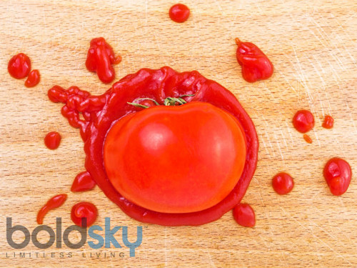 Nước sốt cà chua. Nước sốt cà chua thường được dùng giúp các món ăn thêm đậm đà. Ngoài đặc điểm giàu vitamin C, nước sốt cà chua còn chứa lycopene – một chất chống oxy hóa mạnh giúp giảm nguy cơ tim mạch.