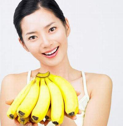 Đặc biệt, chị em muốn sở hữu vòng eo con kiến có thể thử cách ăn vỏ chuối. Nguyên nhân bởi vỏ chuối rất giàu chất xơ và dưỡng chất song lại ít calo khiến bạn không đối diện với lượng mỡ dư thừa.