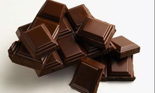 Vừa ngon vừa tốt song Hiệp hội Tim mạch Mỹ lại khuyến cáo phụ nữ chỉ nên ăn 1/3 thanh socola (khoảng 27g) trong khi nam giới có thể ăn 2/3 thanh mỗi ngày. Nguyên nhân bởi ăn một thanh socola chừng 100g có thể nạp tới 600 calo vào cơ thể.