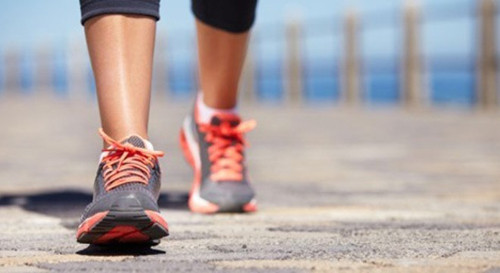 Đi bộ sau bữa ăn. Nhiều người hoài nghi tác dụng giảm cân nhờ đi bộ sau bữa ăn. Thực tế, đi bộ sau bữa ăn giúp chuyển hóa lượng lớn chất béo, khiến chúng khó có thể được tích lũy dưới dạng mỡ trắng.