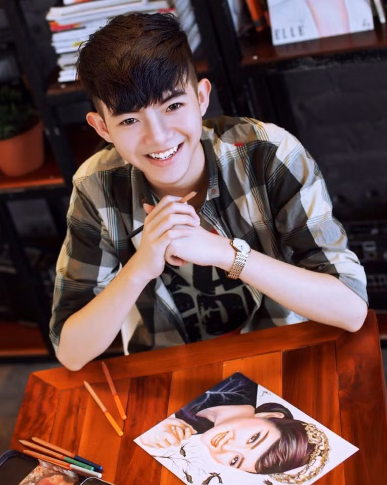 Điều làm mọi người thích thú trong tranh của Đăng Hoàng đó là cảm xúc của nhân vật luôn hiện lên một cách rõ ràng, sắc nét. Tính đến thời điểm hiện tại, anh trai trẻ đã có khoảng 50 bức tranh truyền thần vẽ các sao Việt như: Phạm Hương, Hồ Ngọc Hà, Sơn Tùng MTP. Đăng Hoàng còn có cơ hội gặp gỡ trực tiếp Lý Nhã Kỳ và vẽ tranh truyền thần tặng kiều nữ nổi tiếng.