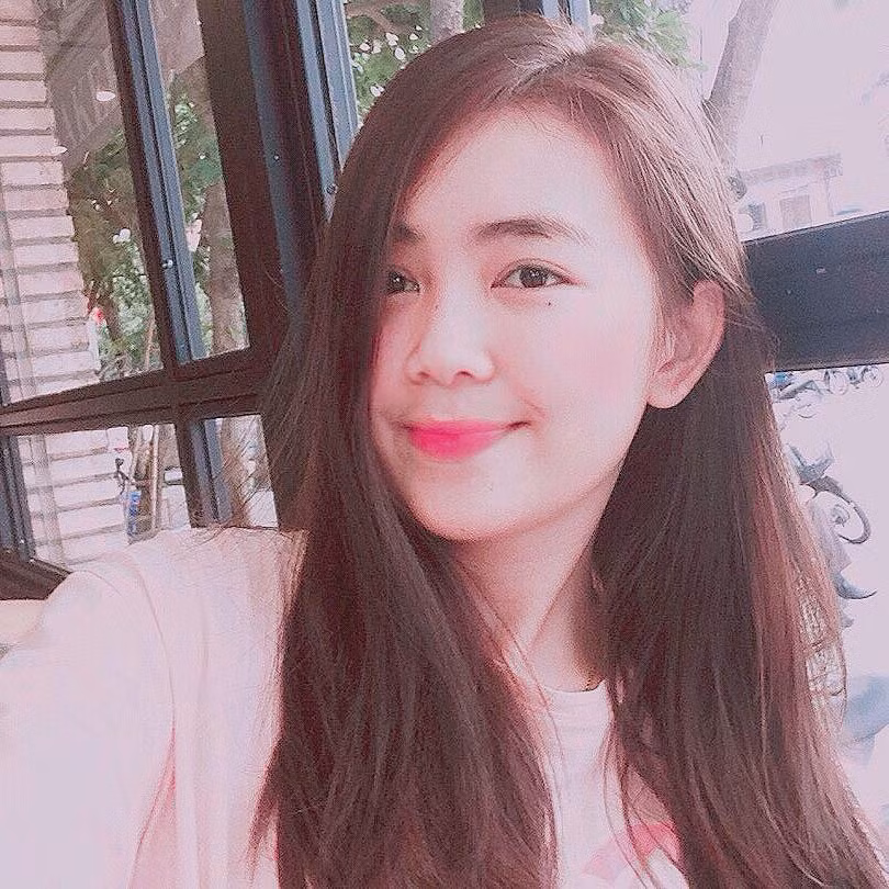 Theo đuổi phong cách trẻ trung, năng động, trang phục của Quỳnh Chi khá đơn giản và kín đáo.