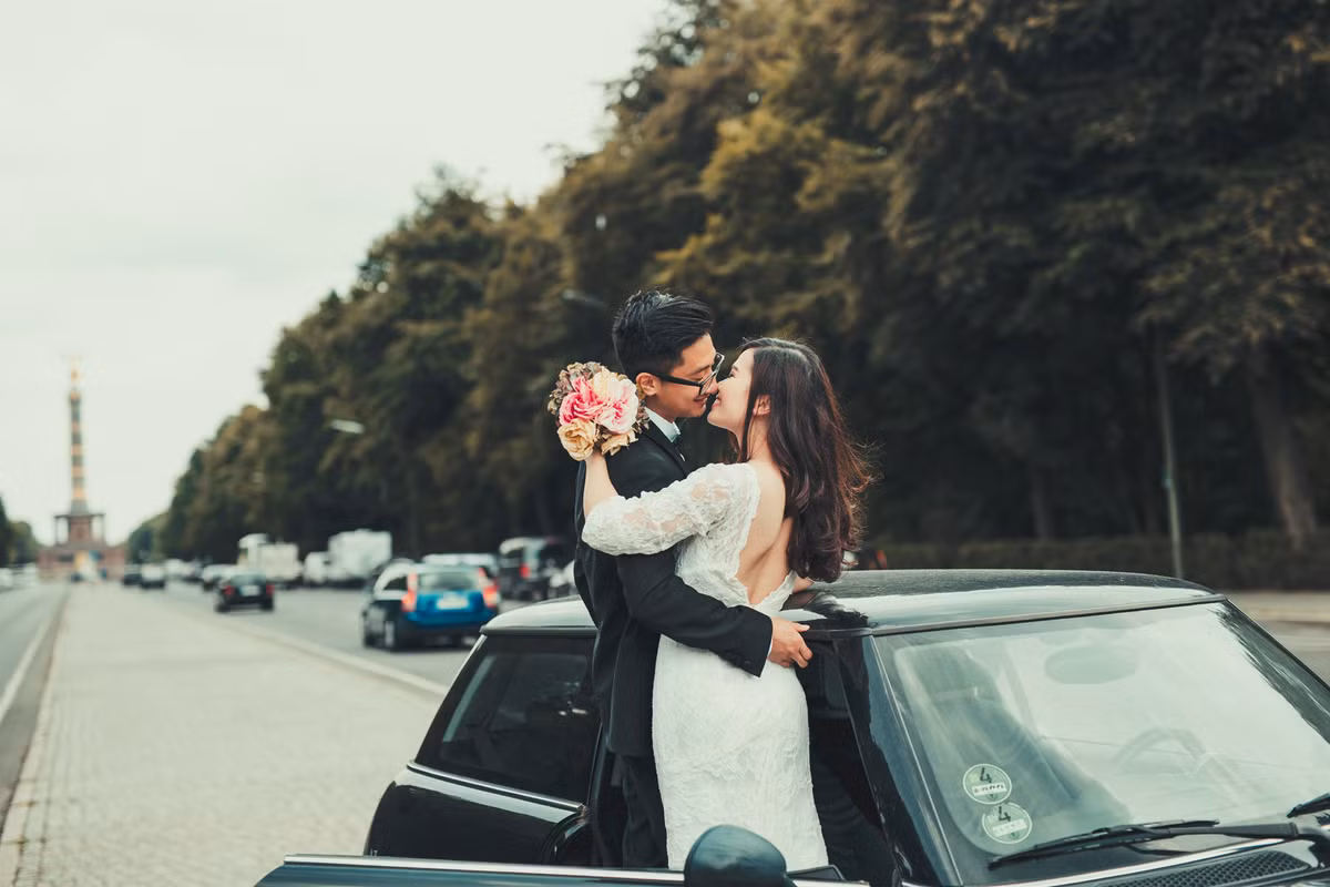 Sau khi thổ lộ tình cảm, nhờ sự đồng điệu trong tâm hồn và nhiều điểm chung trong cách suy nghĩ, lối sống, tình cảm của Minh Thư và Khánh Duy ngày càng trở nên gắn kết, sâu đậm. Ảnh: Nupakachi Studio.