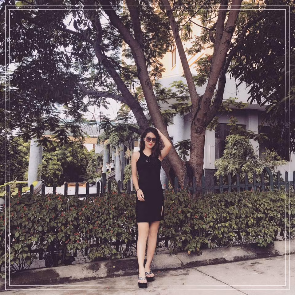 Từ những kinh nghiệm buôn bán online, Lan Phương mạnh dạn ở cửa hàng riêng và thuê nhân viên về làm việc. Hiện tại cửa hàng của cô kinh doanh vô cùng phát đạt, mẫu mã quần áo đẹp, đa dạng, giá thành cũng hợp lý nên khách hàng rất ưa chuộng.