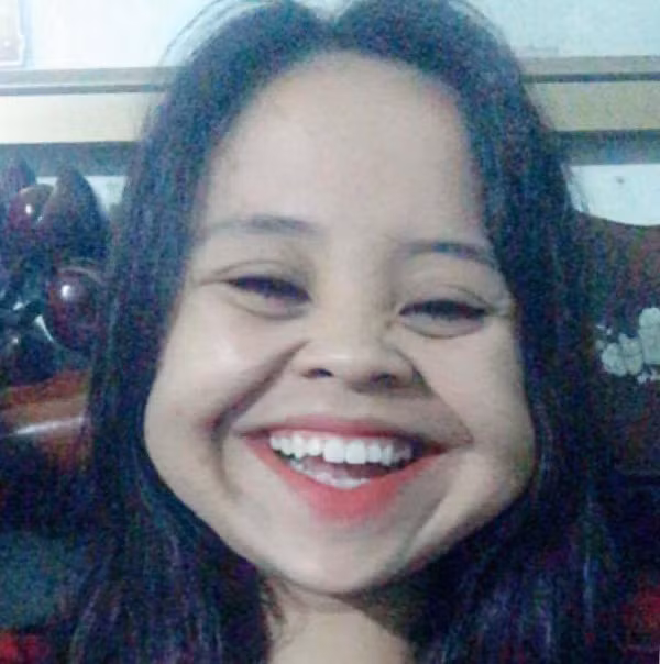 Bộ mặt xinh xắn thường ngày đã bị "hành hạ" để hưởng ứng trào lưu 20/10 độc nhất vô nhị của một số chị em.