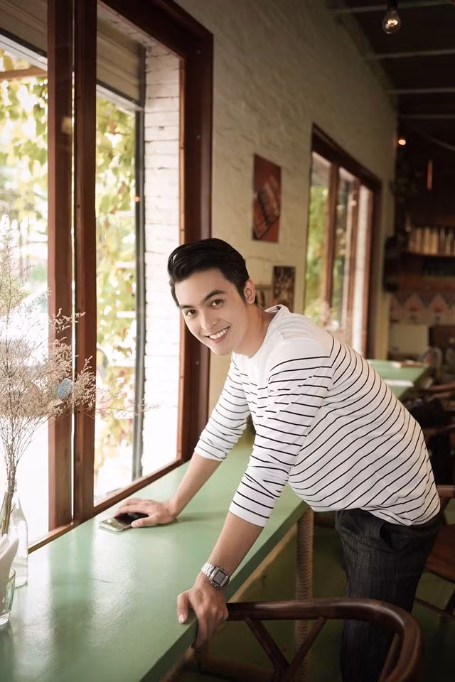 Không chỉ có diện mạo ấn tượng, Công Dương còn có gu thời trang phong cách, năng động.