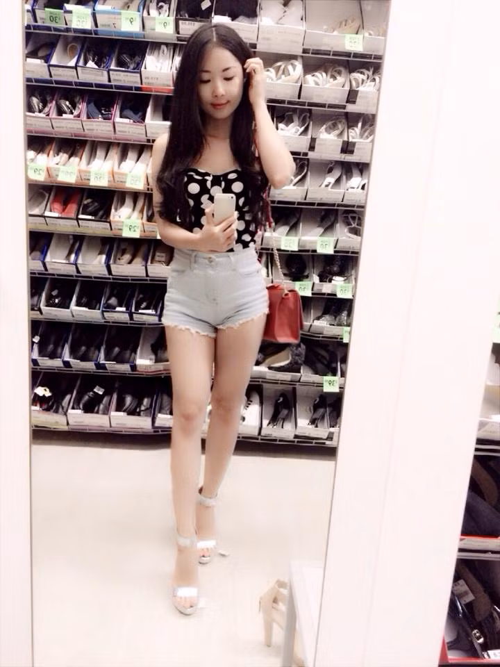 Từng là sinh viên ngành Tài chính Ngân hàng, trường ĐH Công nghiệp nhưng Ngọc Anh lại rẽ ngang và quyết định theo đuổi con đường nghệ thuật. Ngọc Anh chia sẻ, hiện tại cô sẽ tiếp tục hoàn thiện và phát triển song song nghiệp ca hát cũng như công việc người mẫu, trong tươi lai Ngọc Anh ấp ủ ước mơ trở thành một nữ doanh nhân thành đạt.