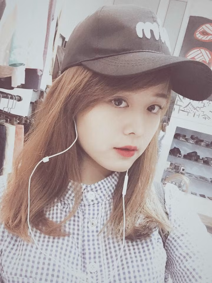 Tình yêu của đôi trai tài gái sắc này đang nhận được sự ủng hộ nhiệt tình của bạn bè, nhân vật chính trong đoạn clip tình yêu Sapa cũng tiết lộ thêm, họ đang ở giai đoạn đầu của tình yêu nên mọi thứ đều rất ngọt ngào, thú vị. Ảnh trong bài: Facebook nhân vật.