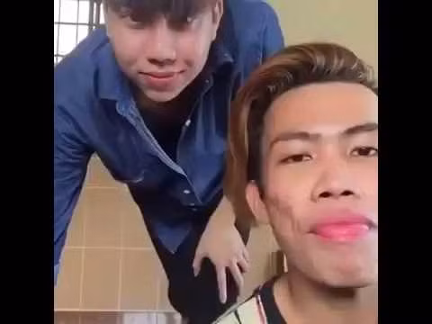 Một nhân vật khác khá nổi tiếng trên mạng xã hội cũng có mối quan hệ rất thân thiết với Tùng Sơn đó là Huỳnh Tấn Đạt, nickname My Thiên Thần. Dù cũng "nổi tiếng" bằng những điều chẳng mấy tốt đẹp nhưng khi được hỏi về người bạn thân Tùng Sơn, chàng trai sinh năm 1993 này cũng chia sẻ rất nhiệt tình. Theo tiết lộ của Tấn Đạt, Tùng Sơn là người thường xuyên hỏi cậu về những kinh nghiệm trong công việc tạo sự chú ý trên Facebook và giải quyết một số mâu thuẫn với người quản lý. Nhưng kể từ khi Tùng Sơn lên Sài Gòn 2 người cũng mất liên lạc hoàn toàn.