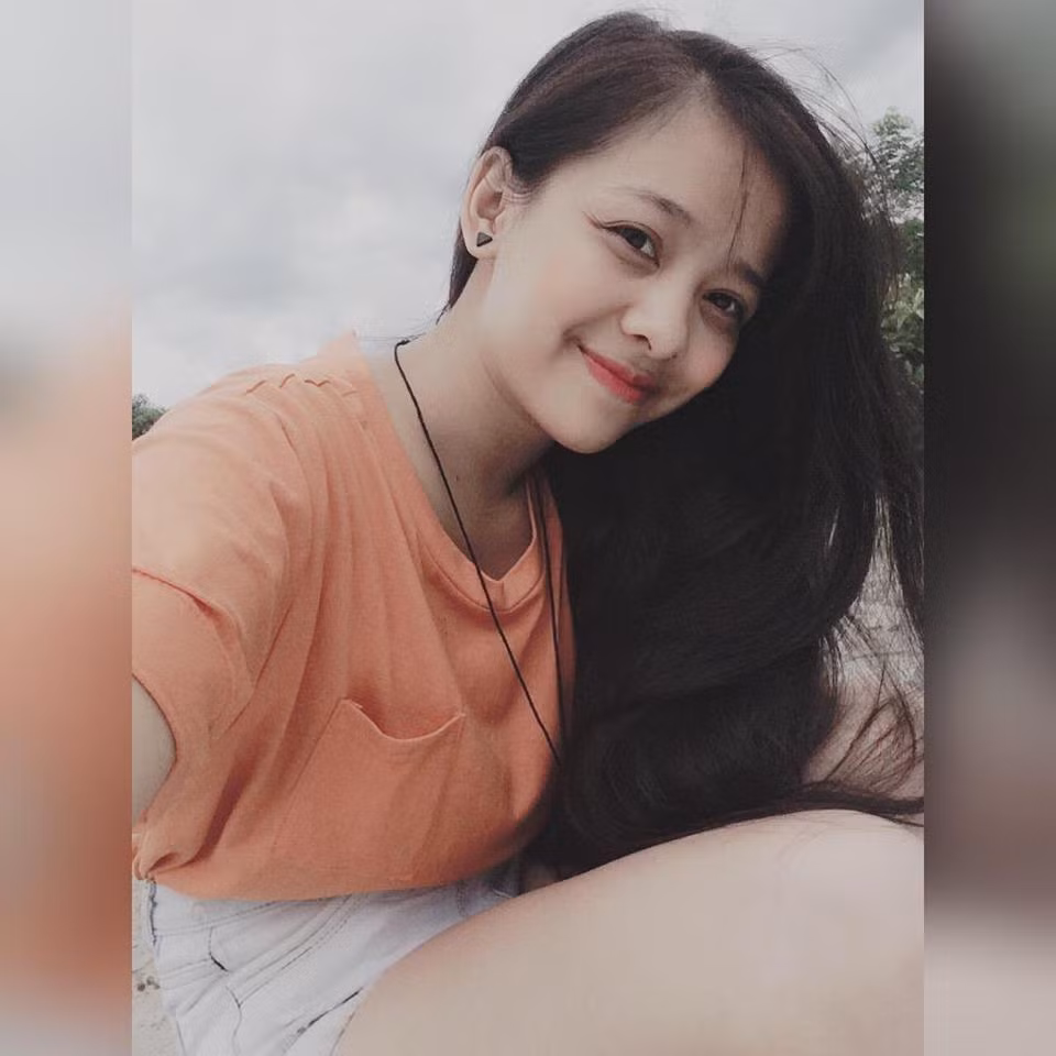 Gây chú ý nhờ nhan sắc của mình, Lâm Oanh tỏ ra vui, bất ngờ khi nhận được nhiều lời khen ngợi của nhiều bạn trẻ, cư dân mạng. Tuy nhiên cô nàng cũng rất khiêm tốn, cho rằng mọi người đã hơi quá lời khi ngợi khen mình. Bản thân Lâm Oanh luôn muốn phấn đấu, cố gắng hơn nữa để có thành tích học tập cũng những hoạt động trường lớp tốt hơn nữa để thể hiện sự năng động, nhiệt tình của bản thân cũng như có tiền đề để đạt được những ước mơ trong tương lai.